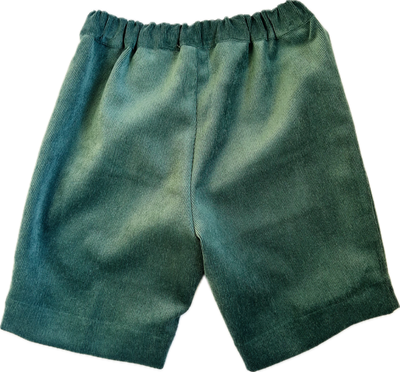 Pantaloni bermuda Mavilu modello Ettore in velluto a costine color verde smeraldo