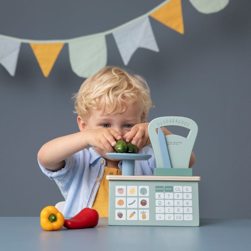 Simpatica bilancia pesa frutta e verdura in legno Lettli Dutch